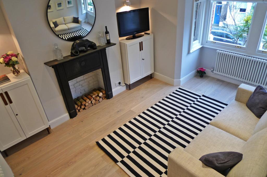 Sparkling Apartment In Kensington Olympia London